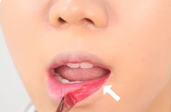 韓妞的「乾淨唇妝」技巧公開！想要不卡紋、不脫色的唇妝其實只要...