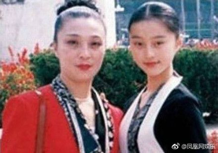 迪麗熱巴16歲登「雜誌封面」劉亦菲、陳喬恩都是母胎美女