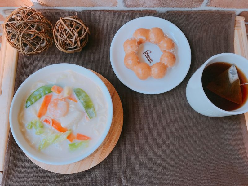 Mister Donut推出四款「日式現煮麵」！海鮮豚骨湯頭真的太狂了