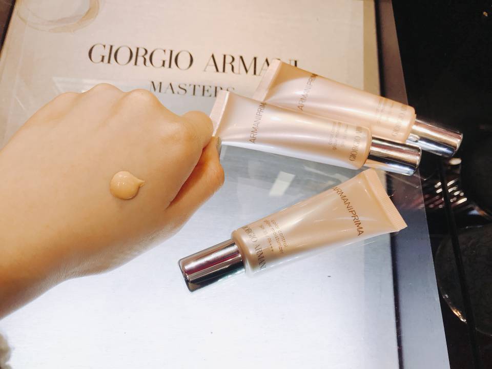 Giorgio Armani首度推出唇頰露！還有時髦絲絨化妝包，全台60組真的很該搶
