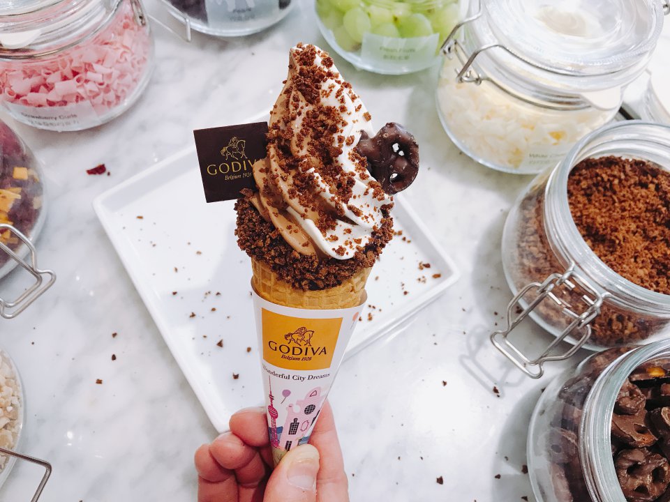 做一支自己的GODIVA霜淇淋！234種組合隨你選，編推「這3款」搭法超美味