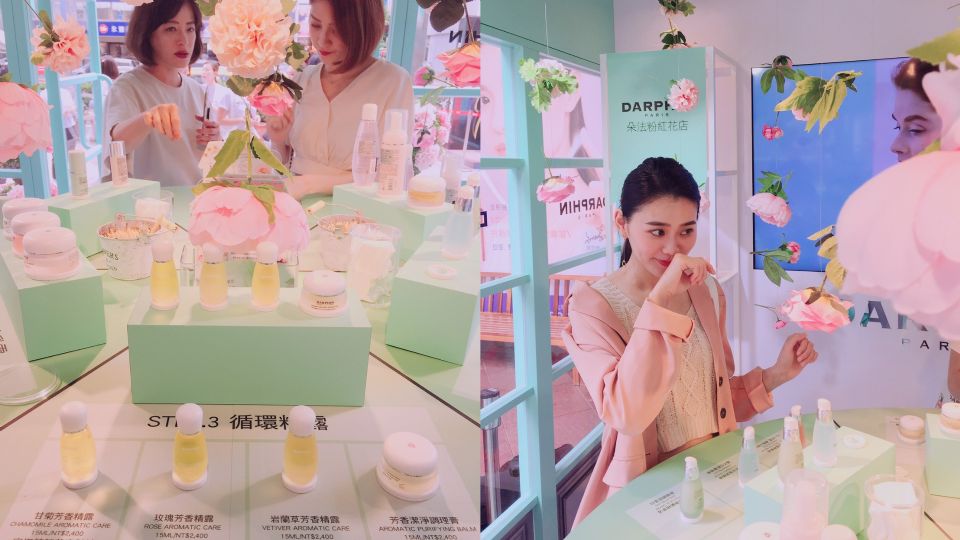 來自巴黎的法式浪漫花屋夢幻登場！「Darphin朵法粉紅花店」正式開店！