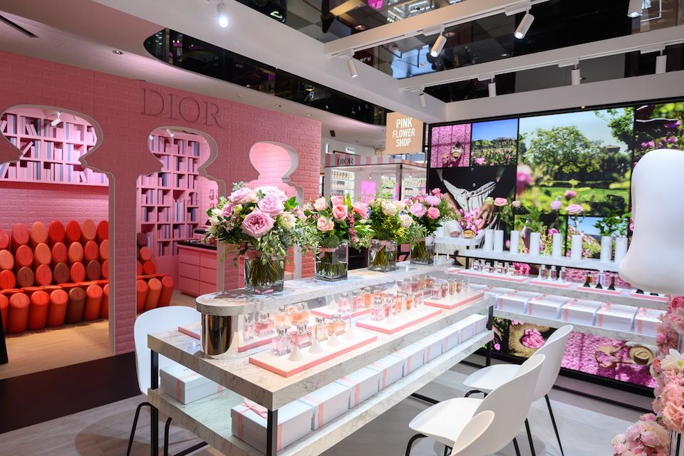 CHANEL、Dior、GA、Tom Ford情人節限定活動開跑啦！限量訂製服務、粉嫩花瓣包裝、浪漫禮盒通通有！