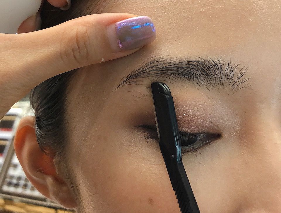 初學者畫眉毛必看！彩妝師親授畫眉技巧，「關鍵眉毛工具」創造毛流感，畫出韓系野生眉！