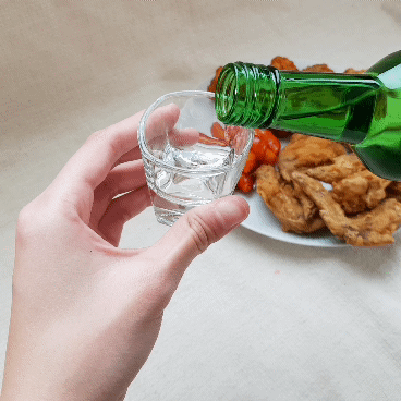韓國超夯的「蜂蜜燒酒」在7-11!溫醇口感與濃濃的蜂蜜味,順口滋味一不小心就會喝多了