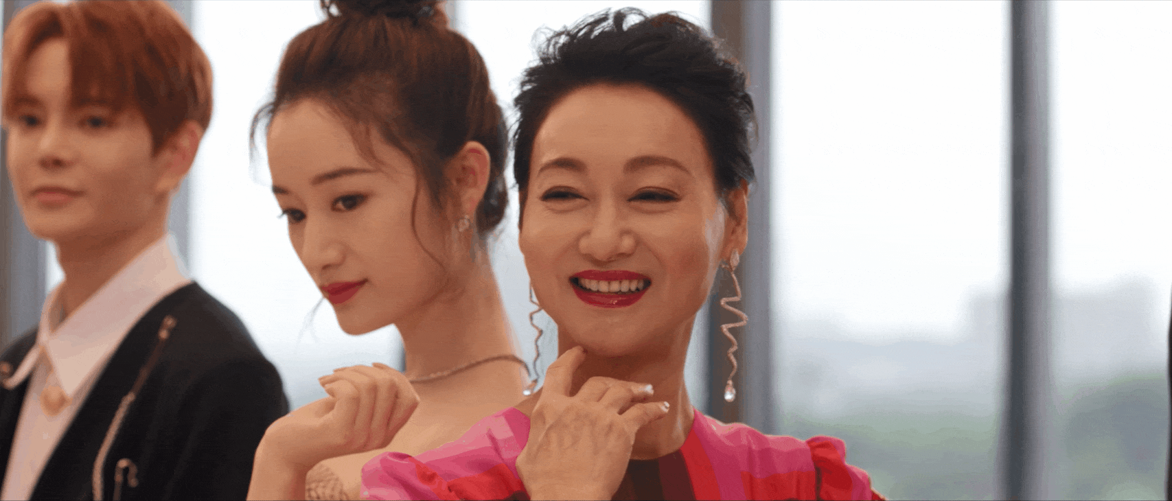 《怪你過分美麗》劇情太真實!9演藝圈內幕,秦嵐搶資源、綑綁CP、操控熱搜都是神操作