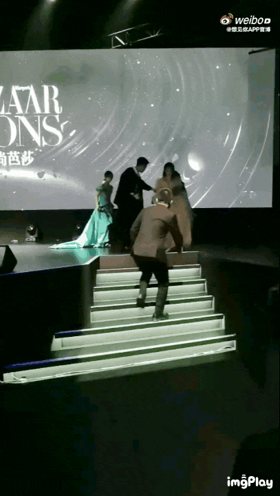 楊紫&李現再合體!10女星紅毯造型生圖vs精修,宋茜顯壯,倪妮沒差,奚夢瑤身材火辣