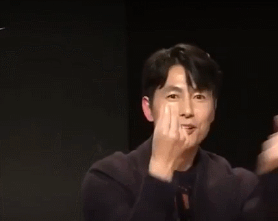 演員的奇特比心法!韓網熱議「不會比愛心的演員」,朱智勳手指愛心變包子超經典