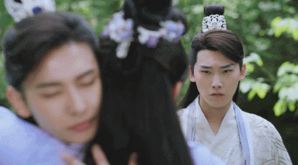 陸劇「最經典吻戲名場面」3:《雙世寵妃》邢昭林&梁潔「夾心吻」