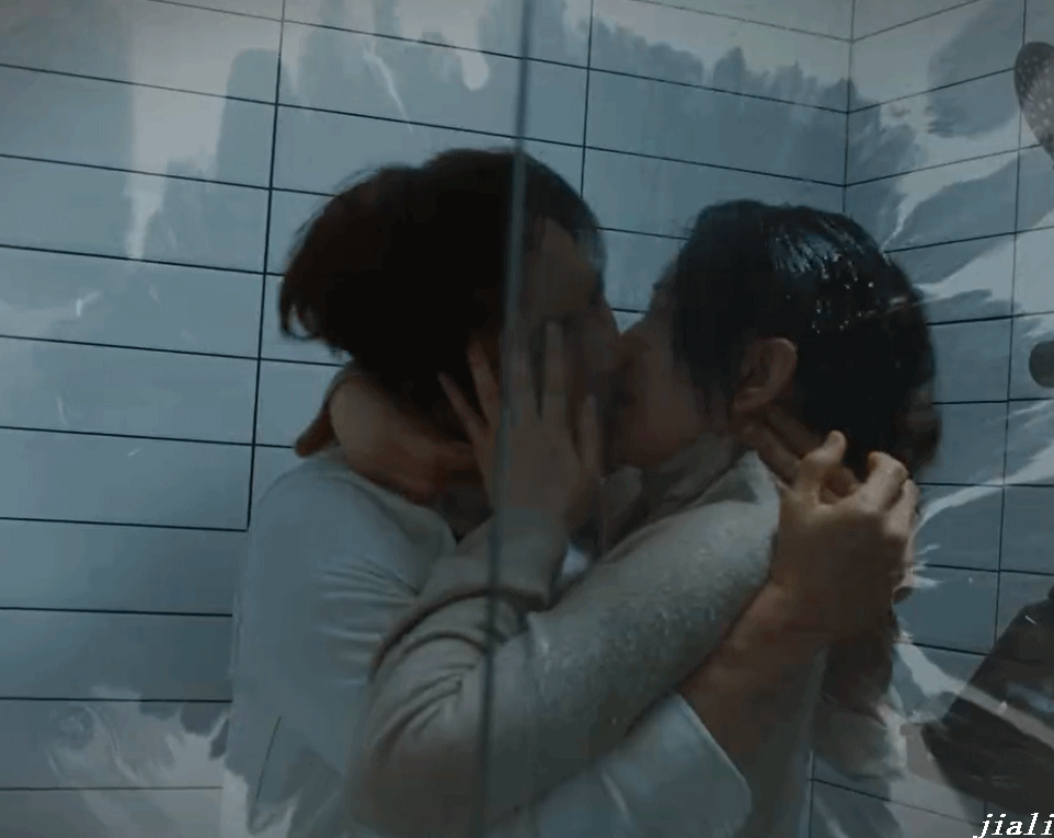 2022陸劇9個「超慾吻戲」!《夢華錄》嘴唇吻到脖子,《星漢燦爛》吳磊床吻眼神真的慾