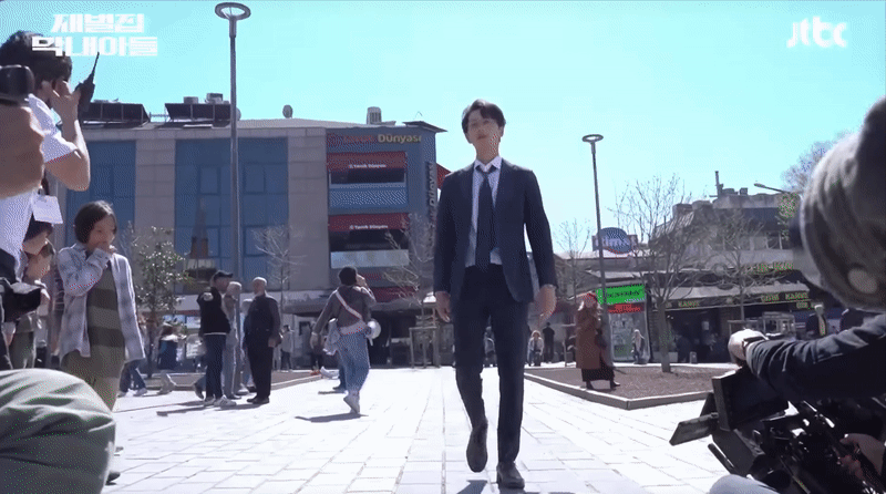 《財閥家的小兒子》幕後「隱藏秘密」!宋仲基「摔倒戲」一次過,這段竟是珍榮即興?