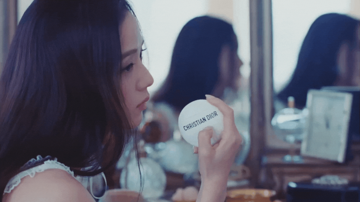 全球都在搶!Jisoo《Flower》MV同款迪奧緹花全能修護霜,Dior官網搶先全台首賣
