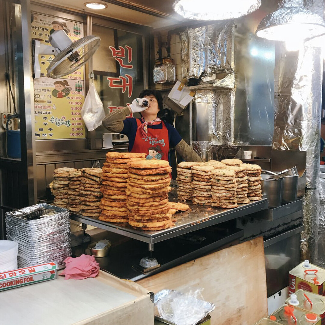 吃起來！首爾廣藏市場美食攻略：生拌牛肉章魚、白種元推薦裸飯捲，人氣鯛魚燒必吃！