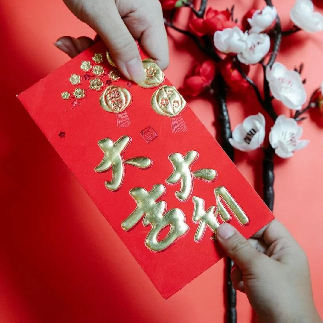 2025紅包金額行情公開！社會新鮮人第一年該包多少？紅包數字禁忌、收發禮儀一次看！