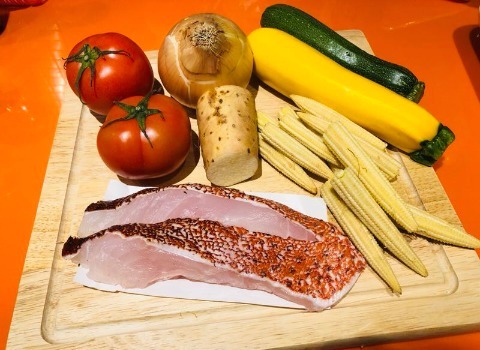 ︱魏蔓專欄︱魏蔓的超健康減肥料理！這次教你做櫛瓜蔬菜烤魚盤