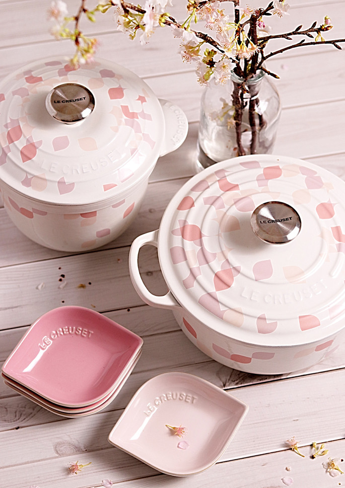 廚具界Hermes!Le Creuset 推櫻花限定版,櫻雪花瓣鑄鐵鍋、櫻花粉餐盤,粉紅控必收!
