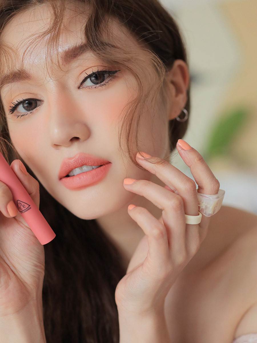 右滑圖片~看明星彩妝師的「口紅疊色公式」!