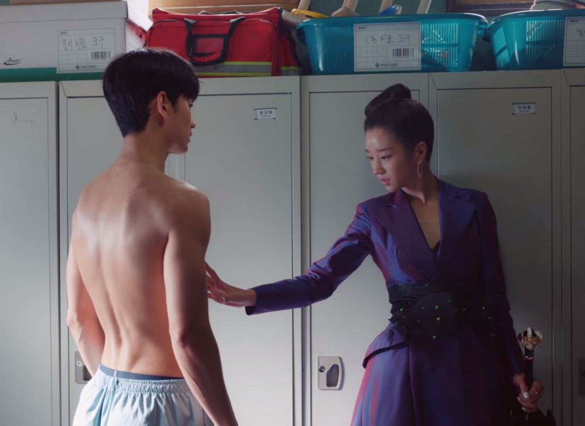 《雖然是精神病但沒關係》徐睿知好會撩!光明正大摸金秀賢腹肌!