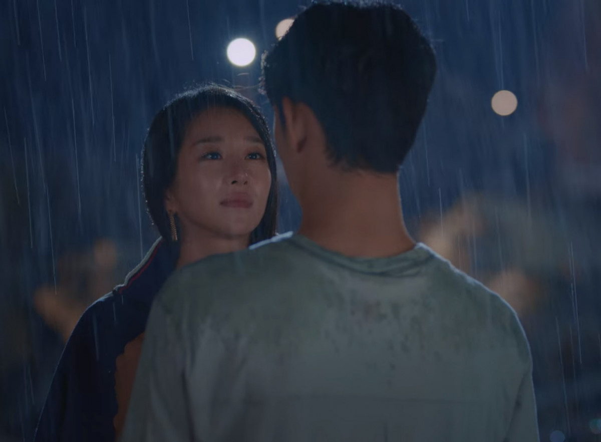 《雖然是精神病但沒關係》劇情隱喻解析1:傾盆大雨,象徵兩人「哭泣的心」