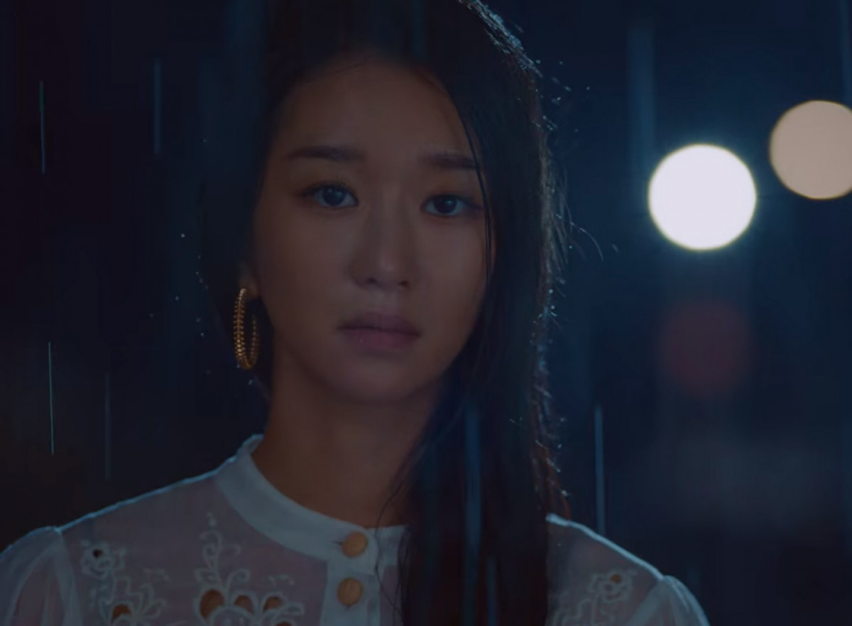 《雖然是精神病但沒關係》劇情隱喻解析3:高文英沒穿鞋,象徵「脫掉偽裝」