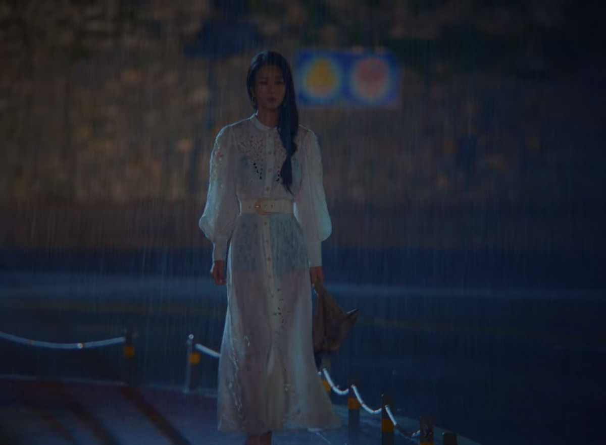 《雖然是精神病但沒關係》劇情隱喻解析3:高文英沒穿鞋,象徵「脫掉偽裝」