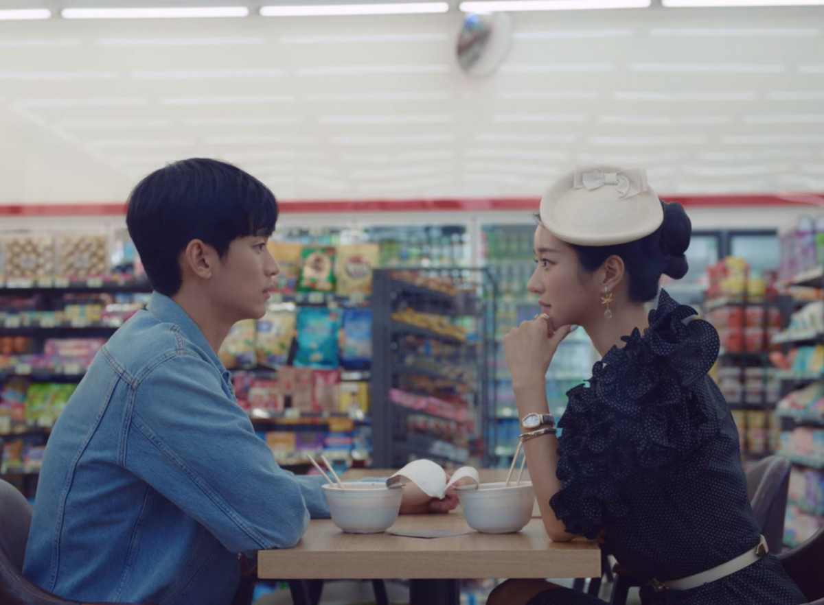 《雖然是精神病但沒關係》劇情隱喻解析4:高文英和兒時鋼太吃飯,象徵「鋼太想被疼愛」