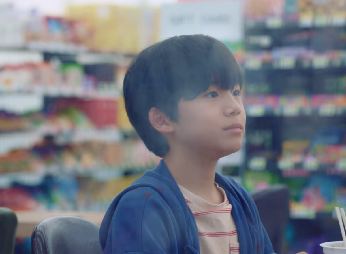 《雖然是精神病但沒關係》劇情隱喻解析4:高文英和兒時鋼太吃飯,象徵「鋼太想被疼愛」