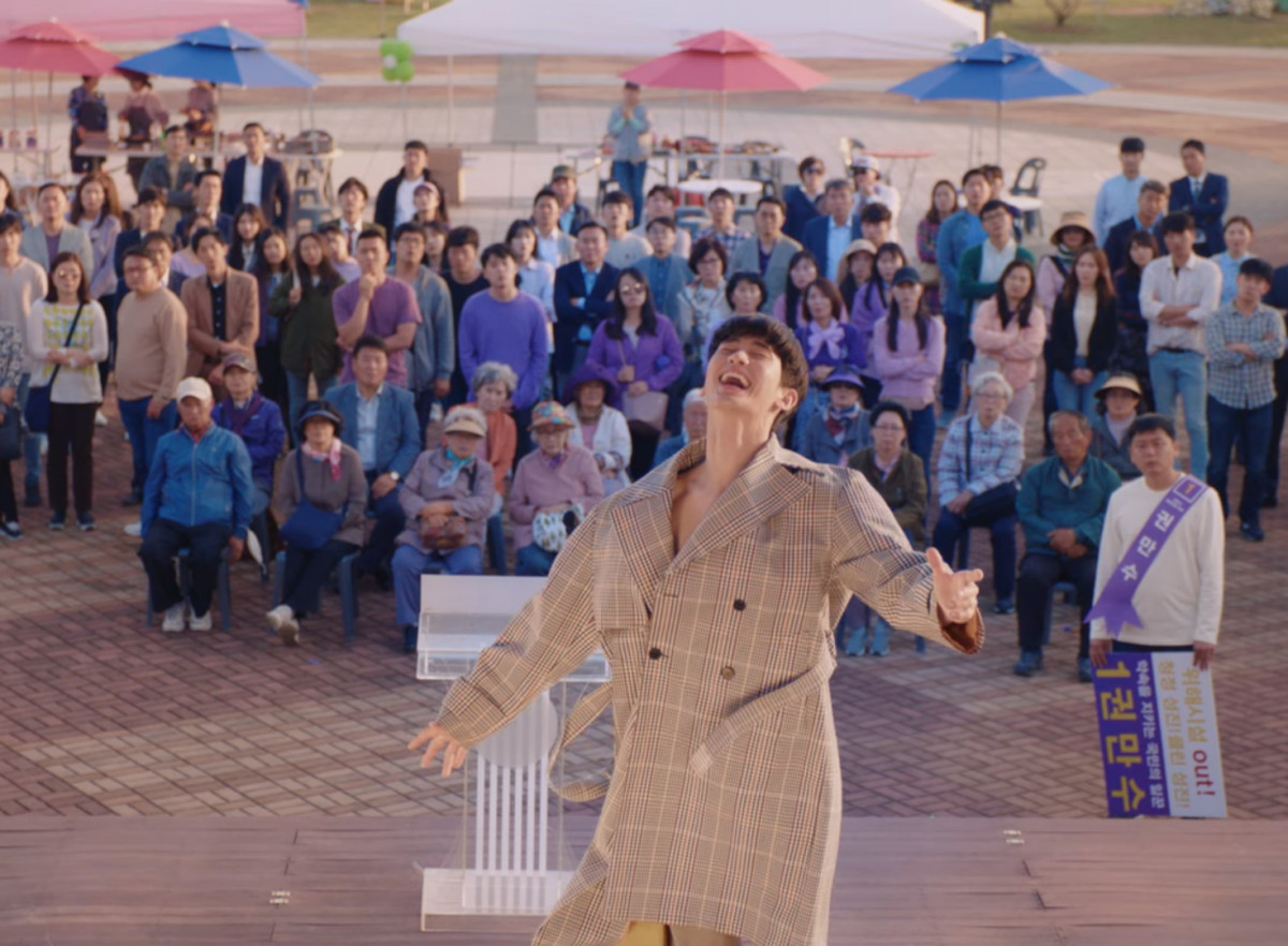 《雖然是精神病但沒關係》劇情隱喻解析5:鋼太在台上跳舞,象徵「鋼太想被注意」