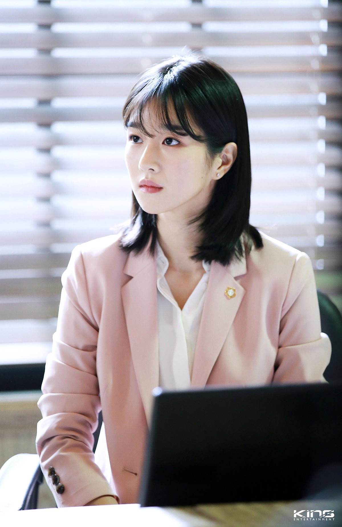 徐睿知髮型合集4：《武法律師》剪成及肩短髮，出演幹練律師！