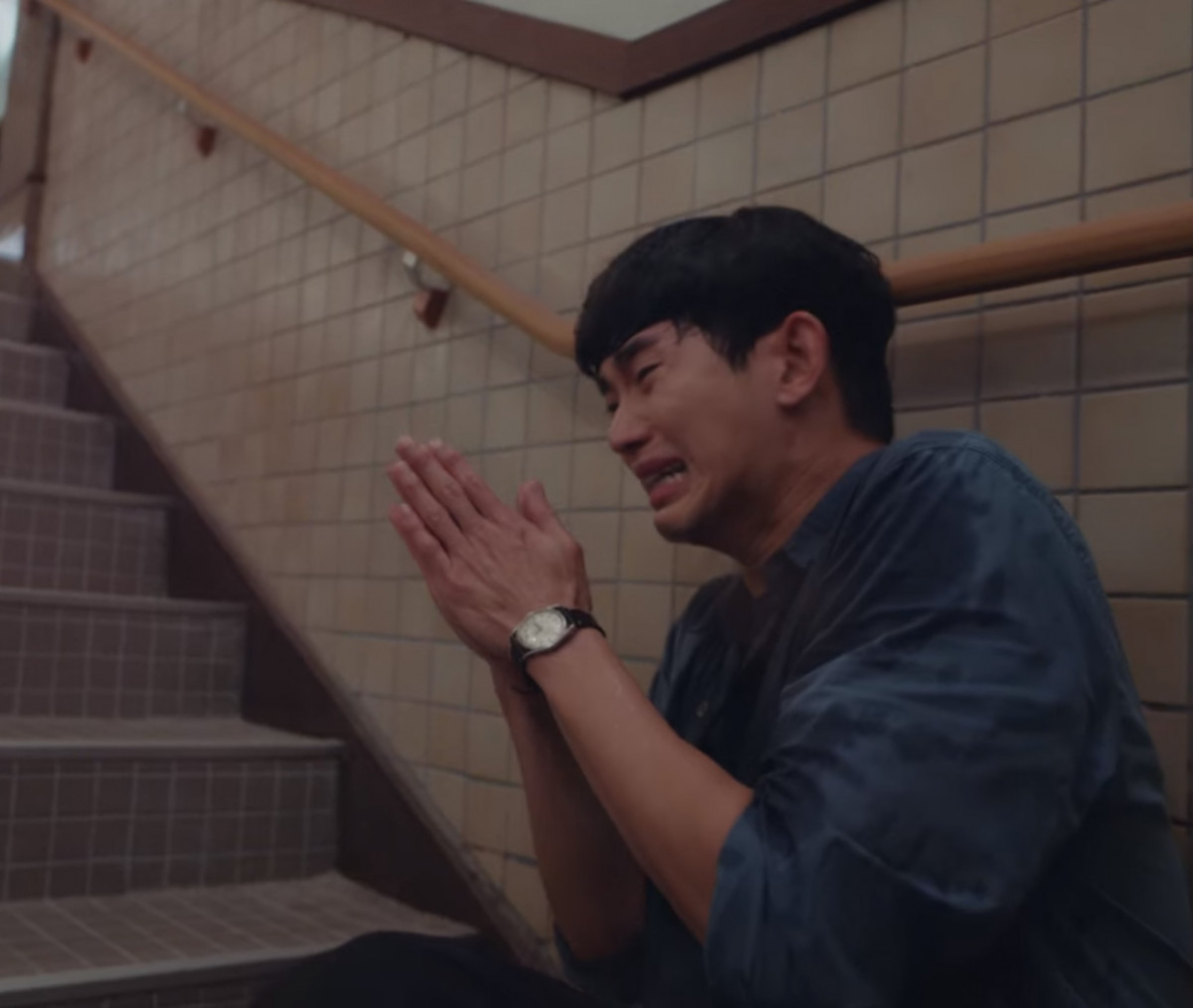 《雖然是精神病但沒關係》金秀賢哭戲1：哥哥指責「弟弟想殺我」，情緒大崩潰