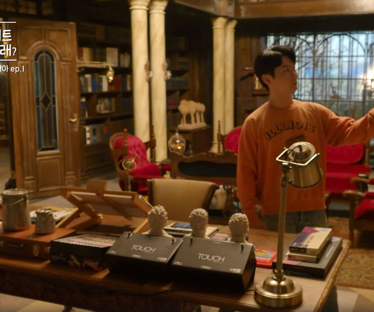 《雖然是精神病但沒關係》超狂佈景1:文英家內部是佈景,外部是特效合成