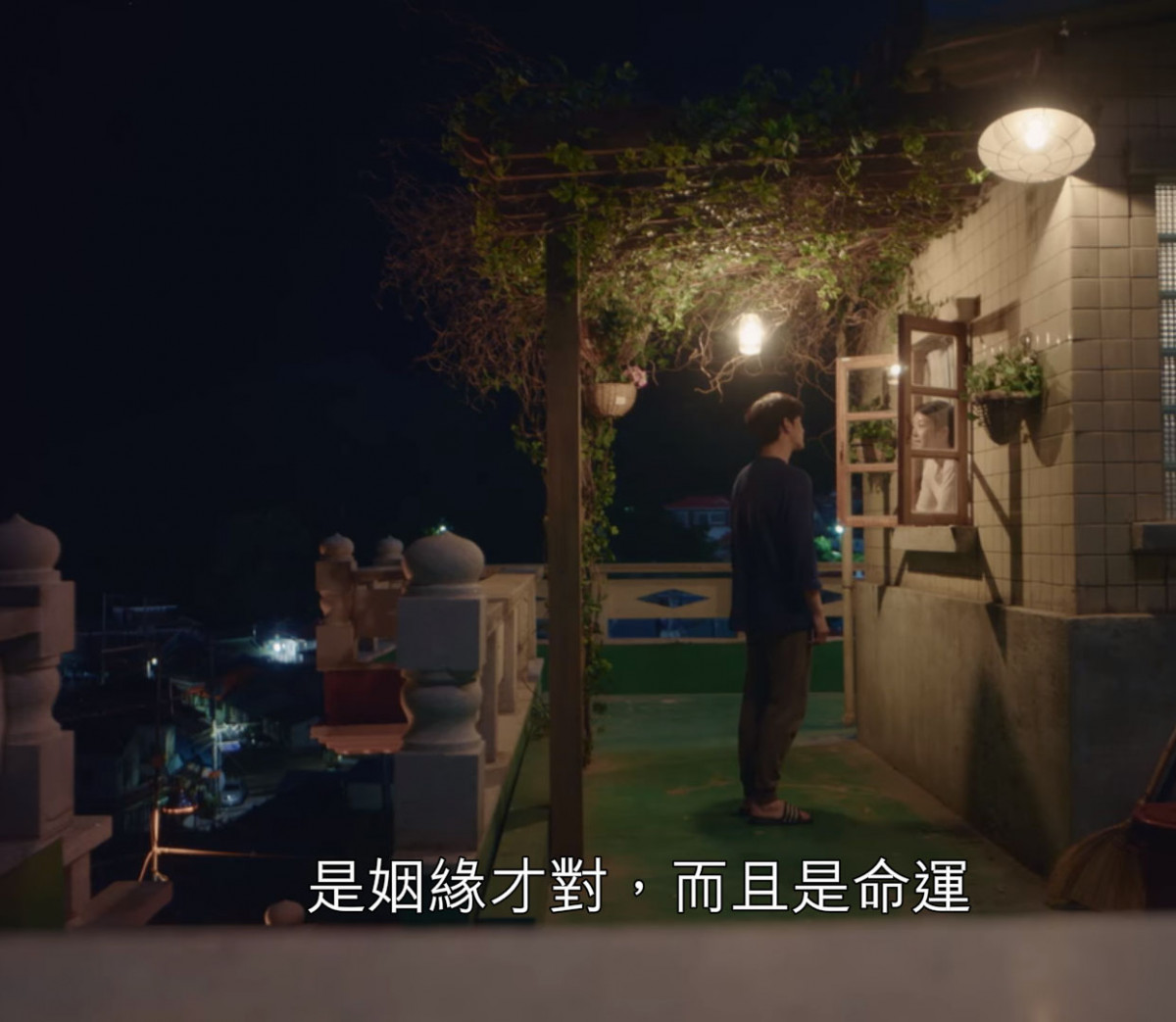 >>《雖然是精神病但沒關係》結局彩蛋細節解析!「金秀賢」看了尚泰發表會,鋼太文英差點命喪旅店>>