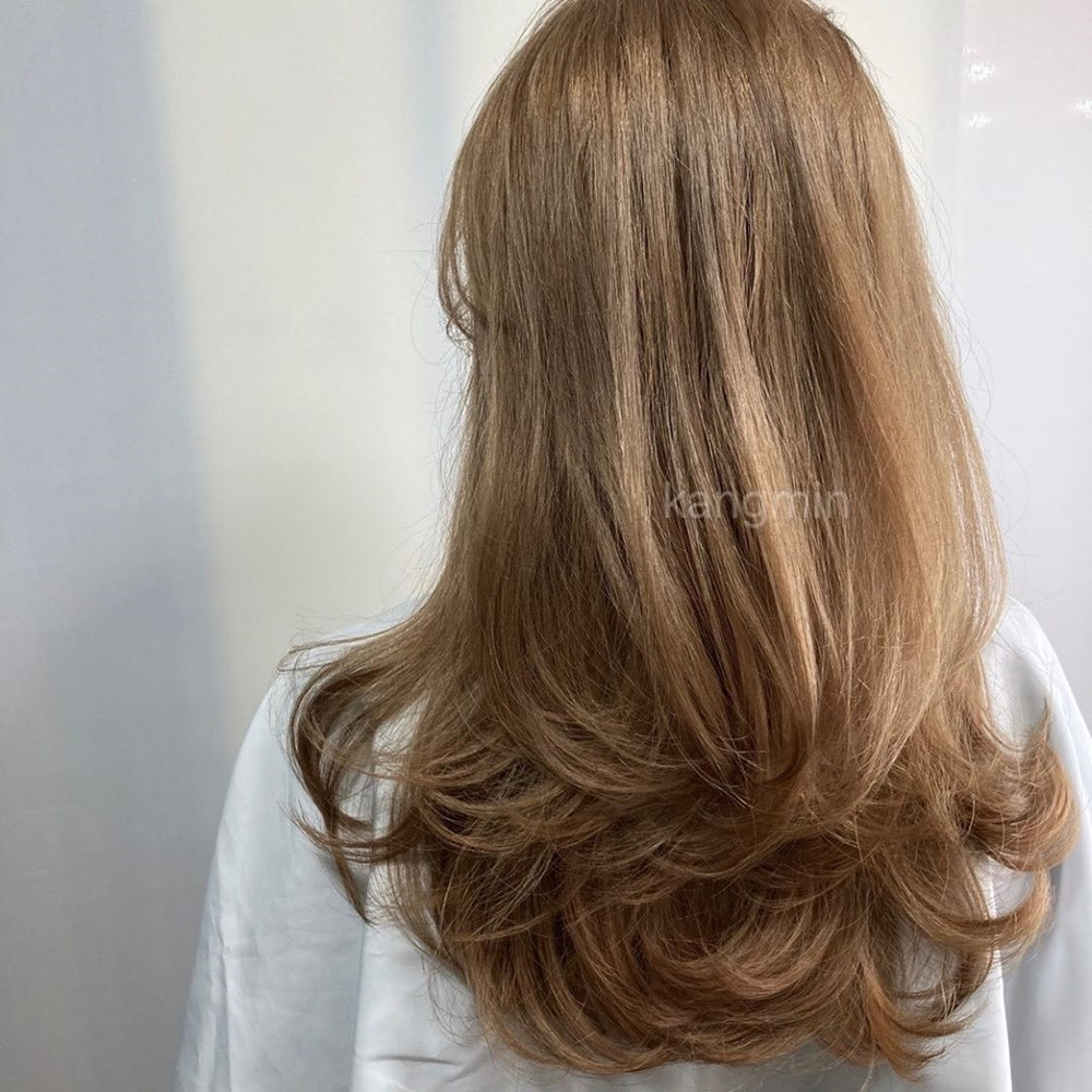 2020秋冬髮色推薦3：SAND BEIGE 煙燻奶茶棕色