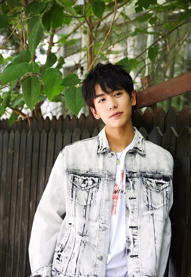 2020新晉網劇男神4:張凌赫《少女大人》、《心動的瞬間》