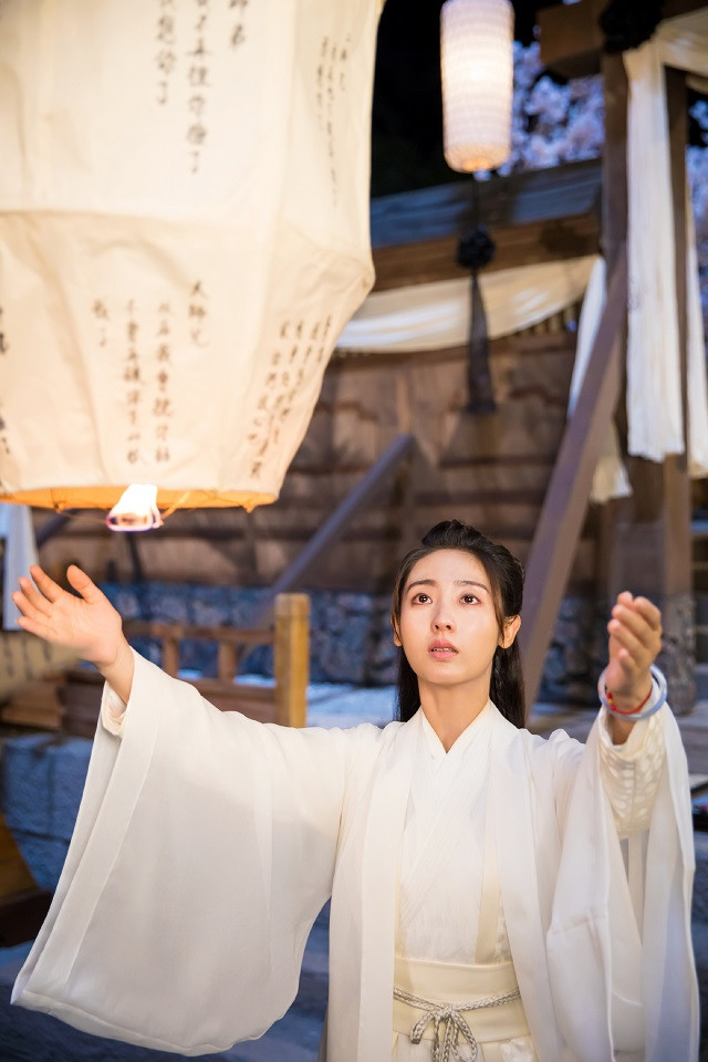2020古裝劇「白衣美人」9：邢菲 飾演《明月曾照江東寒》戰清泓