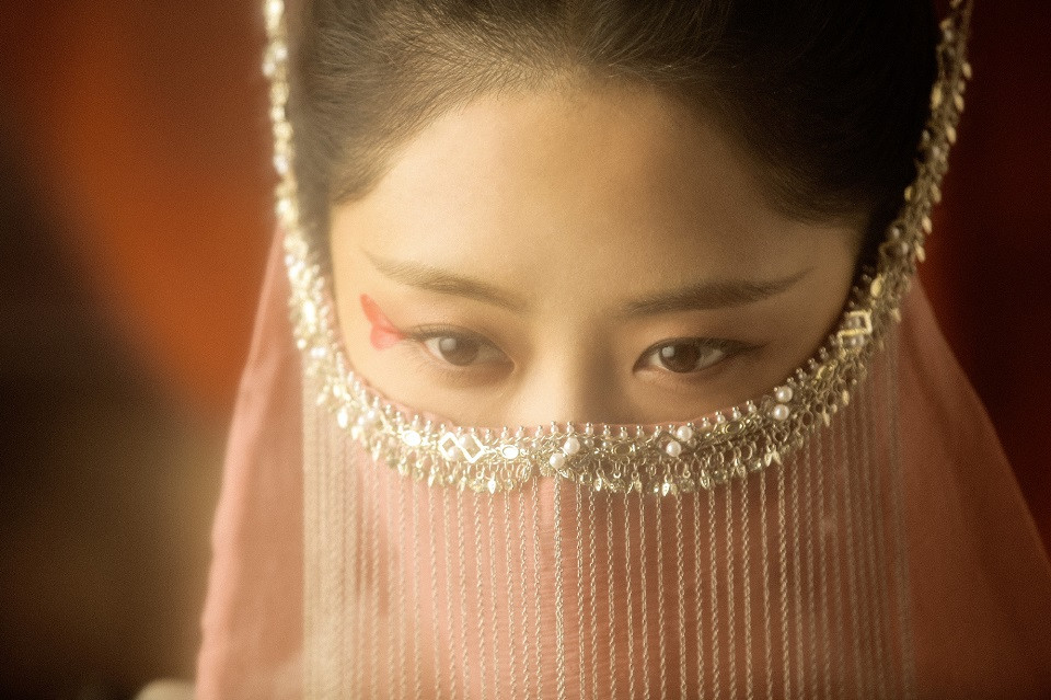 2020古裝劇「矇面美女」1:譚松韻 飾演《錦衣之下》袁今夏