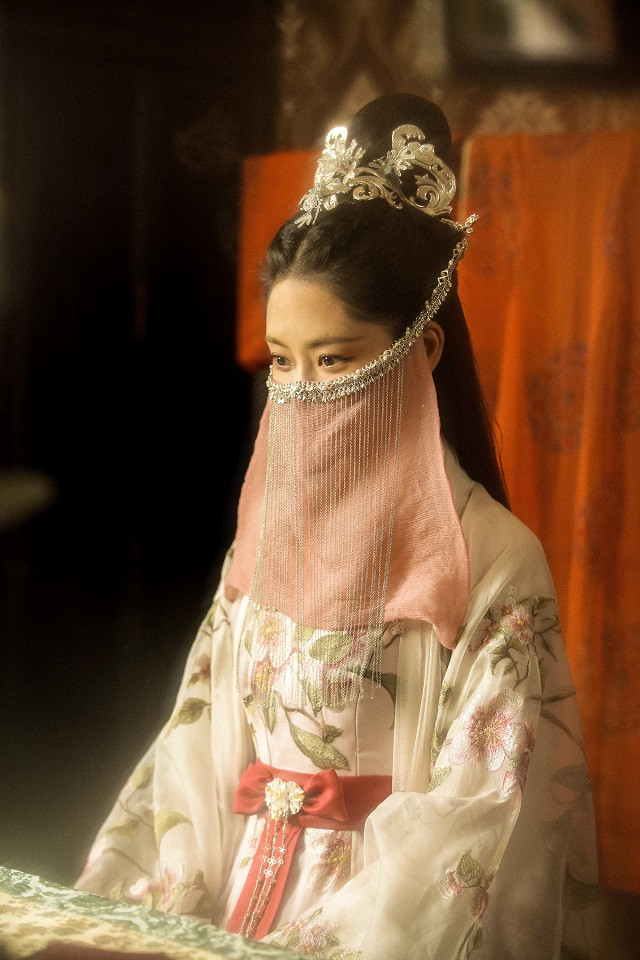 2020古裝劇「矇面美女」1:譚松韻 飾演《錦衣之下》袁今夏