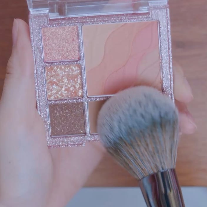 《女神降臨》任朱靜彩妝公開