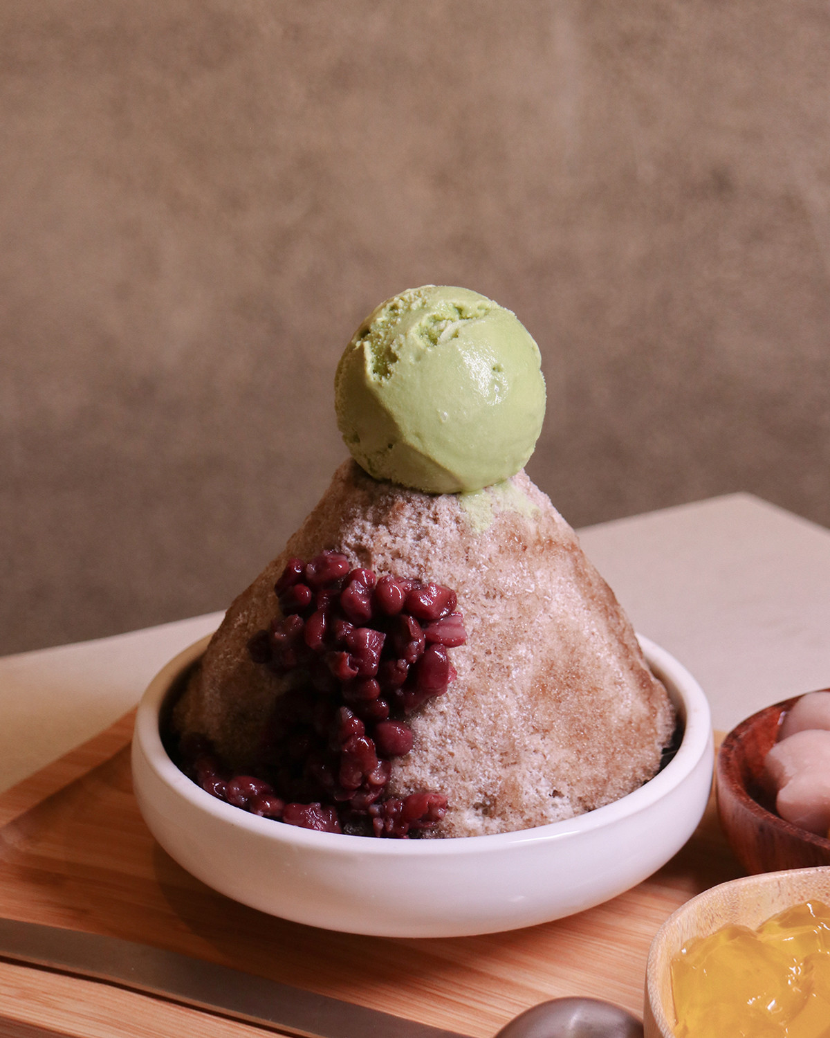 整杯都是料！八時神仙草「珍珠粉粿仙草鮮奶茶」咀嚼控必喝，加碼中山店新開幕