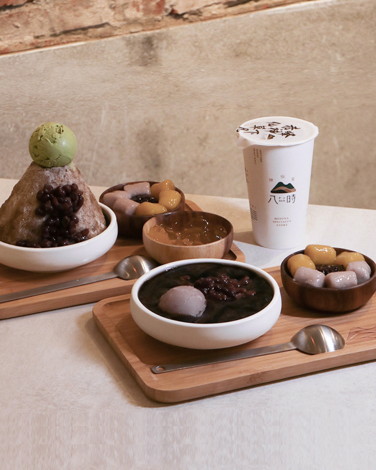 整杯都是料！八時神仙草「珍珠粉粿仙草鮮奶茶」咀嚼控必喝，加碼中山店新開幕