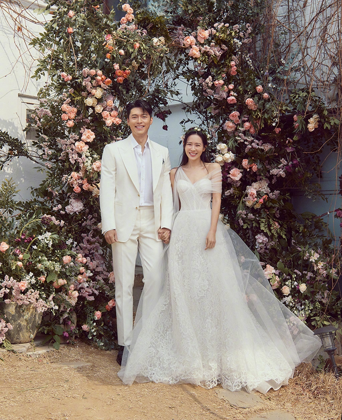 女神的絕美婚紗！孫藝珍穿「婚紗女王」嫁玄彬，全智賢婚紗186萬，珠寶更是驚人的貴！