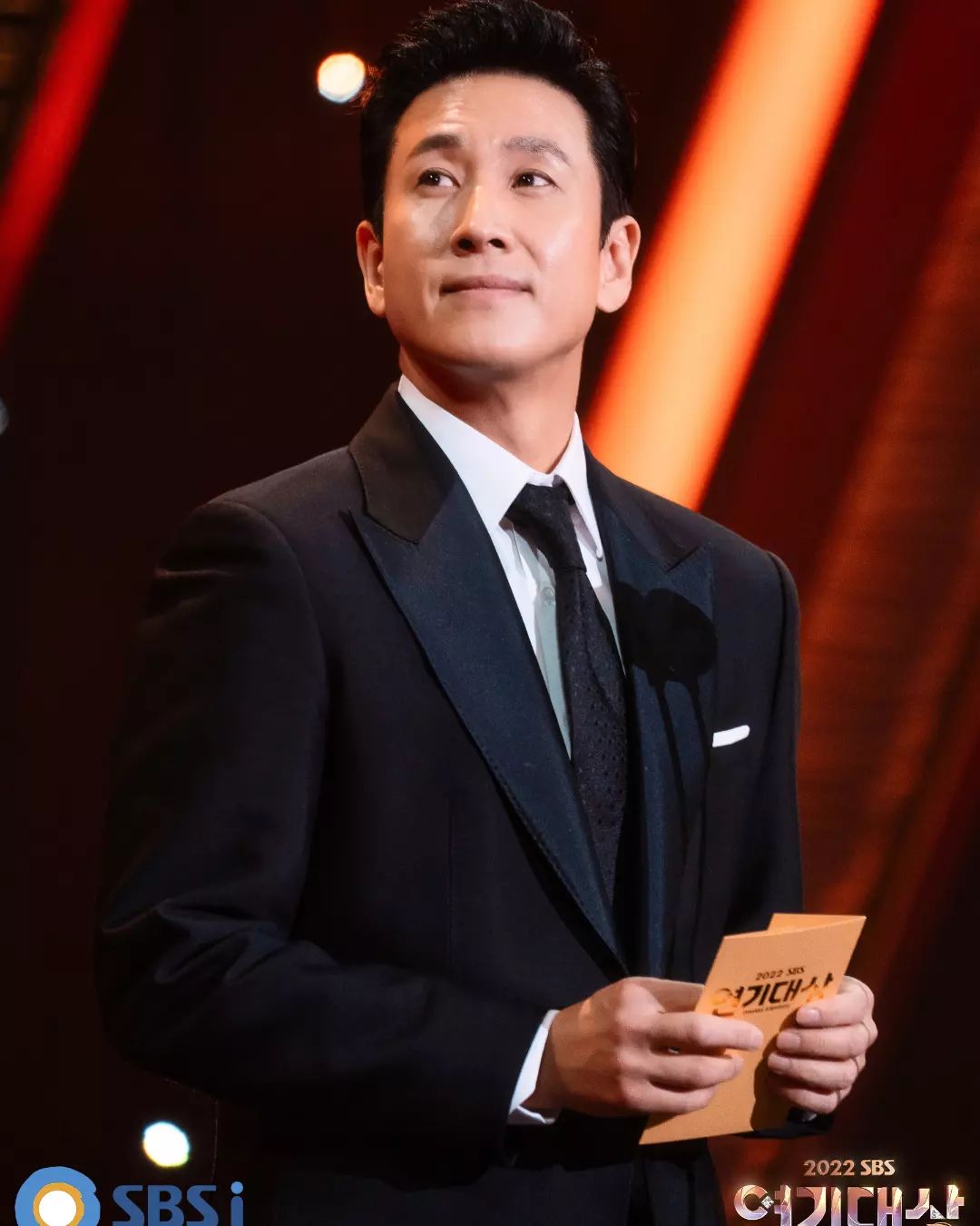 韓媒票選2023「最沒禮貌藝人」!宋仲基失言風波遭諷「旋轉門」,韓媒批朴敘俊愛耍大牌