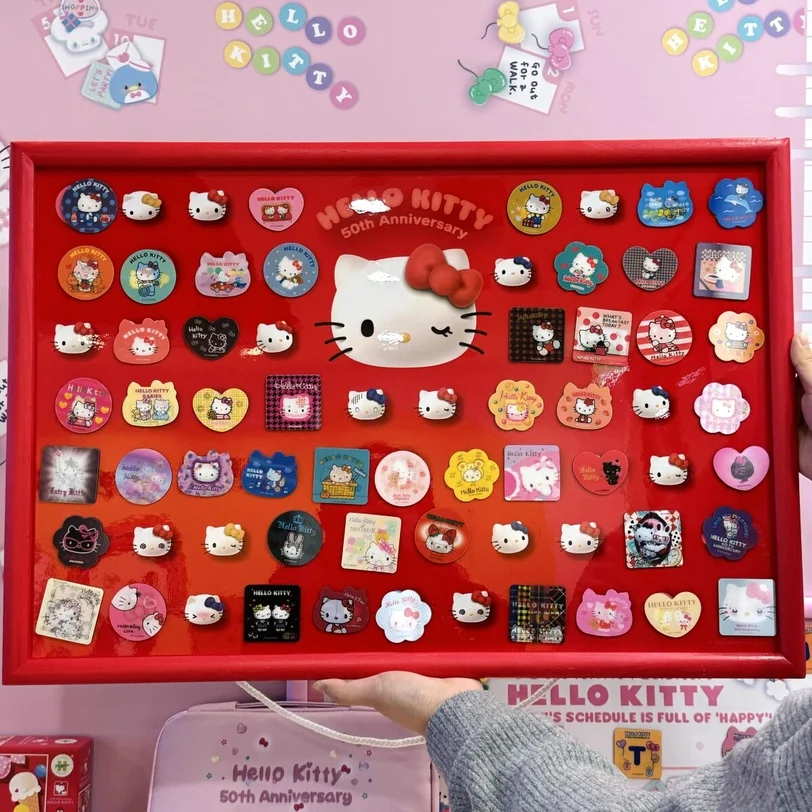 免費換!7-11「KITTY50週年集點」4款周邊亮相,KITTY絨毛零錢包、磁鐵板、磁鐵組都有