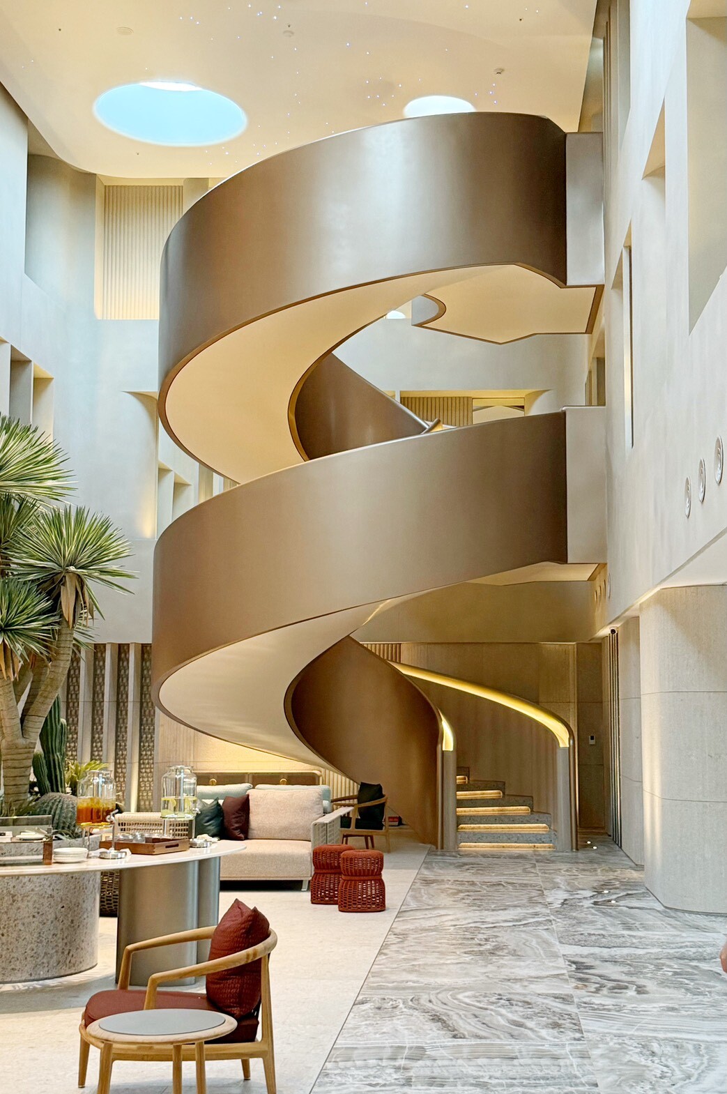 墾丁住宿推薦！hotel dùa進駐墾丁空中酒吧飽覽美景，一分鐘到墾丁大街還有早餐吃到飽