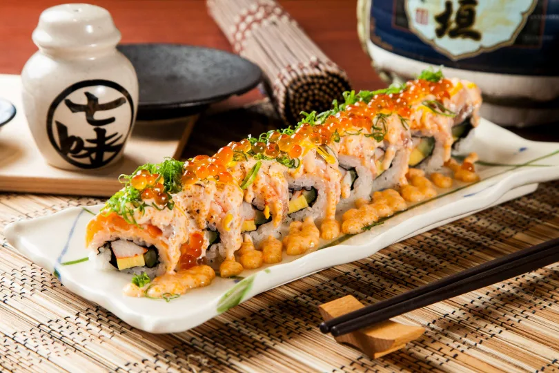 8月生日優惠餐廳:狗一下居酒食堂-滿額送鮭魚毛毛蟲壽司