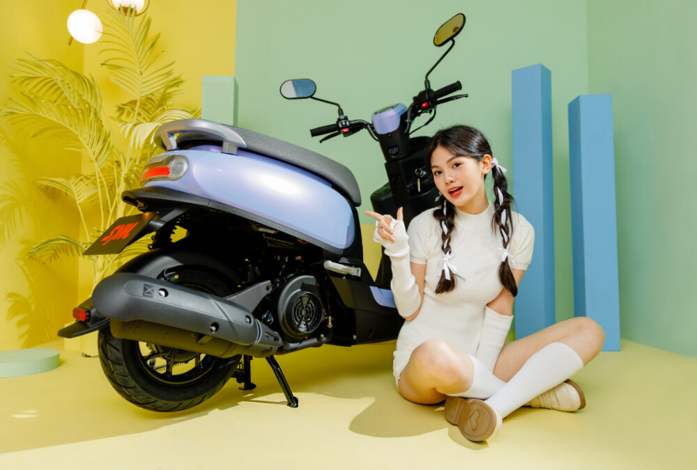 這台超輕巧神車簡直女生天菜！秒立中柱、踩地不用墊腳，小個女友善～夢幻微薰紫必須買