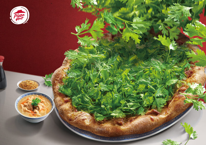 香菜比薩升級登場!必勝客「香菜富翁肉羹比薩」來了,爆量香菜比薩「這天」開賣