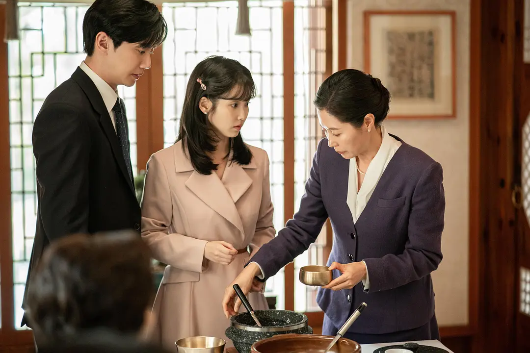 韓網熱議《苦盡柑來遇見你》IU「最具CP感」韓劇男演員!金宣虎第3,冠軍竟打敗朴寶劍