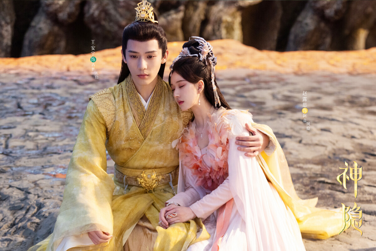 近年趙露思主演的《星漢燦爛》、《偷偷藏不住》、《神隱》和《珠簾玉幕》，每一部都開出高熱度。其中仙俠劇《神隱》也已默默衝破17億，雖然整體追下來會感覺是老套路古偶，男女主角歡喜冤家、誤會虐戀、解救蒼生，套路並不新鮮，但靠著趙露思的人氣，《神隱》依然默默衝出了不錯的成績。