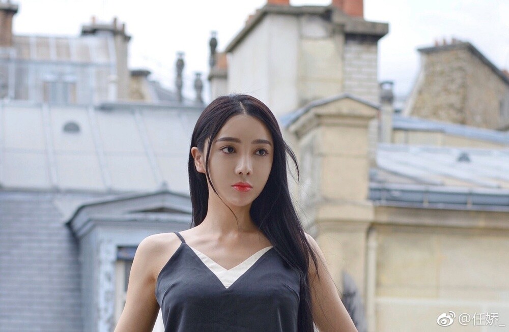 任嬌是楊旭文女友，因外型亮眼而被稱為「小angelababy」，沒想到在2017年被發現墜樓身亡，雖然事後警方認定是酒後失足墜樓，排除他殺嫌疑，但大眾對這結果並不買單